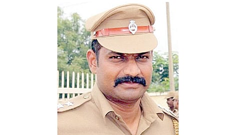 சிபிசிஐடி போலீஸாரால் கைது செய்யப்பட்ட தஞ்சாவூர் காவல் ஆய்வாளர் சஸ்பெண்ட்