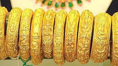 ஒரே நாளில் தங்கம் விலை பவுனுக்கு ரூ.1,280 குறைவு: சந்தை நிலவரம் என்ன?