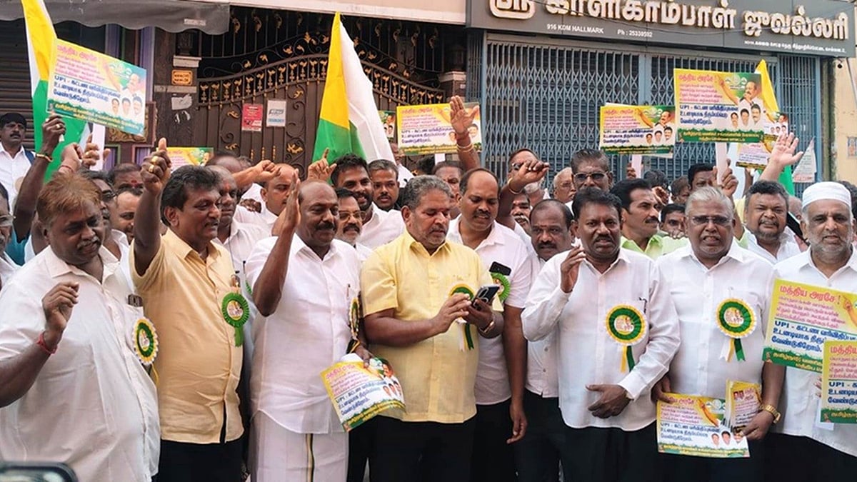 யுபிஐ கட்டணத்துக்கு எதிராக பேட்ஜ் அணிந்து வணிகர்கள் போராட்டம்