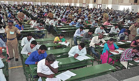 2-ம் நிலை காவலர், எஸ்ஐ தேர்வுக்கான வயது வரம்பை 5 ஆண்டுகள் தளர்த்தக் கோரி மனு