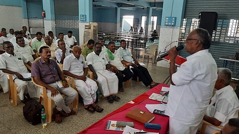 பயிர்க் கடன் முழு தள்ளுபடி கோரி அக்.21-ல் தமிழகம் முழுவதும் 600 இடங்களில் சாலை மறியல்