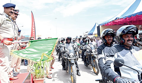 போதைப்பொருளுக்கு எதிராக 1,810 கி.மீ. பைக் பேரணி: டிஜிபி மகேஷ் குமார் அகர்வால் தொடங்கி வைத்தார்