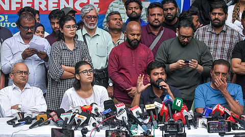 டெல்லியில் செய்தியாளர்களைச் சந்தித்த சிஜேபி நிறுவனர் அபிஜித் தீப்கே