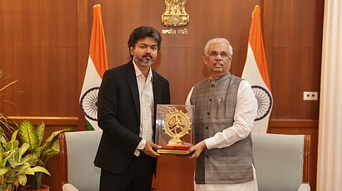 முதல்வர் விஜய், ஆளுநர் ஆர்.வி.அர்லேகர்