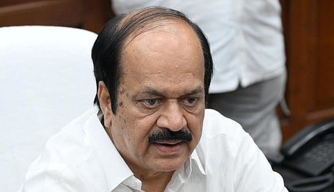 எம்எல்ஏ-க்கள் தகுதி நீக்க மனு மீது விரைவில் நடவடிக்கை: சட்டப்பேரவைத் தலைவர் ஜே.சி.டி பிரபாகர் தகவல்