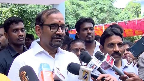 சிறு வயதில் இருந்து ரேஷன் அரிசிதான் சாப்பிடுகிறேன்: அமைச்சர் வெங்கடரமணன் தகவல்