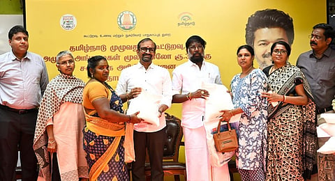 அமுதம் மற்றும் கூட்டுறவு அங்காடிகளில் பொதுமக்களுக்கு கிலோ ரூ.30-க்கு சன்னரக அரிசி விற்பனை
