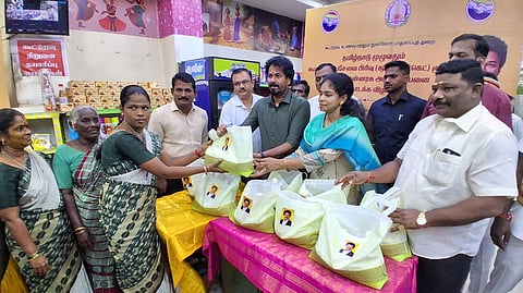 1 கிலோ சன்ன ரக அரிசி ரூ.30-க்கு விற்பனை - அமைச்சர் வினோத் தொடக்கிவைப்பு