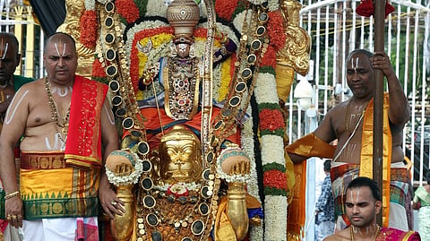 நவராத்திரி பிரம்மோற்சவம் 6-ம் நாள் விழா: அனுமன் வாகனத்தில் ஏழுமலையான் வீதியுலா