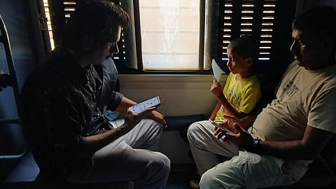 ‘ரயில்களில் மொபைல்போன் ஸ்பீக்கரில் பாடல் கேட்டால் இனி அபராதத்துடன் தண்டனை’ - தெற்கு ரயில்வே