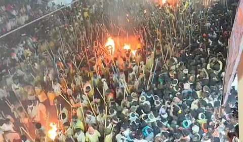 ஆந்திரா​வில் தடியடி திருவிழா பெண் உயிரிழப்​பு, 100 பேர் காயம்