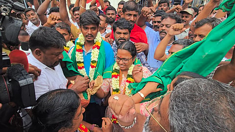 கோவை மத்திய சிறையிலிருந்து விடுதலையான நாம் தமிழர் கட்சியின் கார்த்திகா