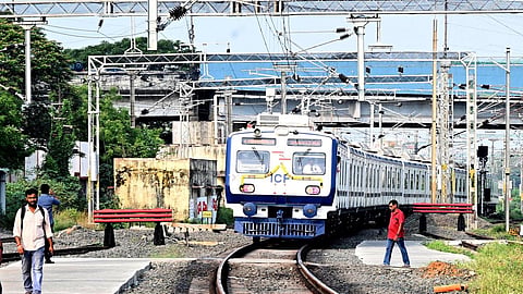 சென்னை சென்ட்ரல் - அரக்கோணம் இடையே ஏசி புறநகர் மின்சார ரயில் சேவை தொடக்கம்