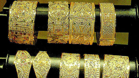 தங்கம் விலை பவுனுக்கு ரூ.120 உயர்வு; வெள்ளி மாற்றமின்றி விற்பனை
