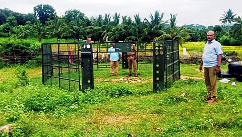 காட்டுப் பன்றிகளைப் பிடிக்க நவீன தானியங்கி கூண்டு அமைப்பு @ கிருஷ்ணகிரி