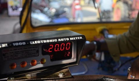 புதிய கட்டணத்துக்கேற்ப ஆட்டோ மீட்டர்களை மாற்ற 6 மாதம் அவகாசம்: போக்குவரத்து துறை உத்தரவு