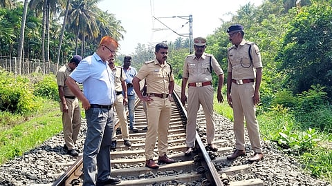 பொள்ளாச்சி அருகே தண்டவாளத்தில் பாறாங்கல் - ரயில்வே பாதுகாப்புப் படையினர் விசாரணை