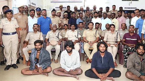 தேனியில் தப்பிய கைதிகள் மீது நடவடிக்கை: 3 பேர் பாளையங்கோட்டைக்கு மாற்றம்