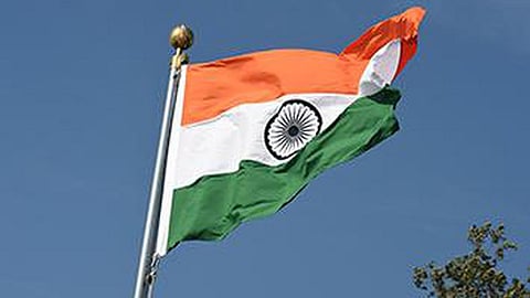 சேலத்தில் அமைச்சர் ஏற்றிவைத்த தேசிய கொடியை தலைகீழாக கட்டிய உடற்பயிற்சி ஆசிரியர் சஸ்பெண்ட்
