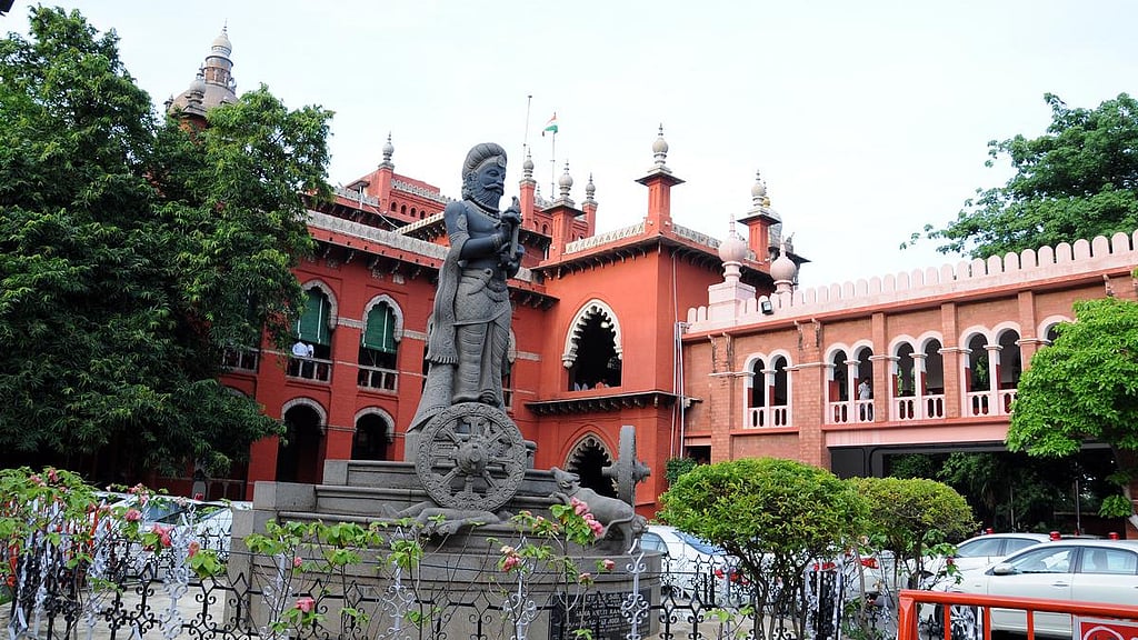 உயர் நீதிமன்ற நிரந்தர நீதிபதிகளாக 3 பேர் பதவியேற்பு