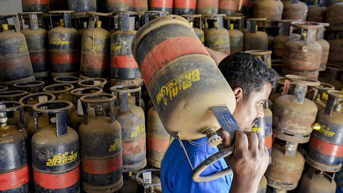 வணிக எரிவாயு சிலிண்டர் விலை உயர்வு: இந்திய கம்யூனிஸ்ட் கட்சி கடும் கண்டனம்