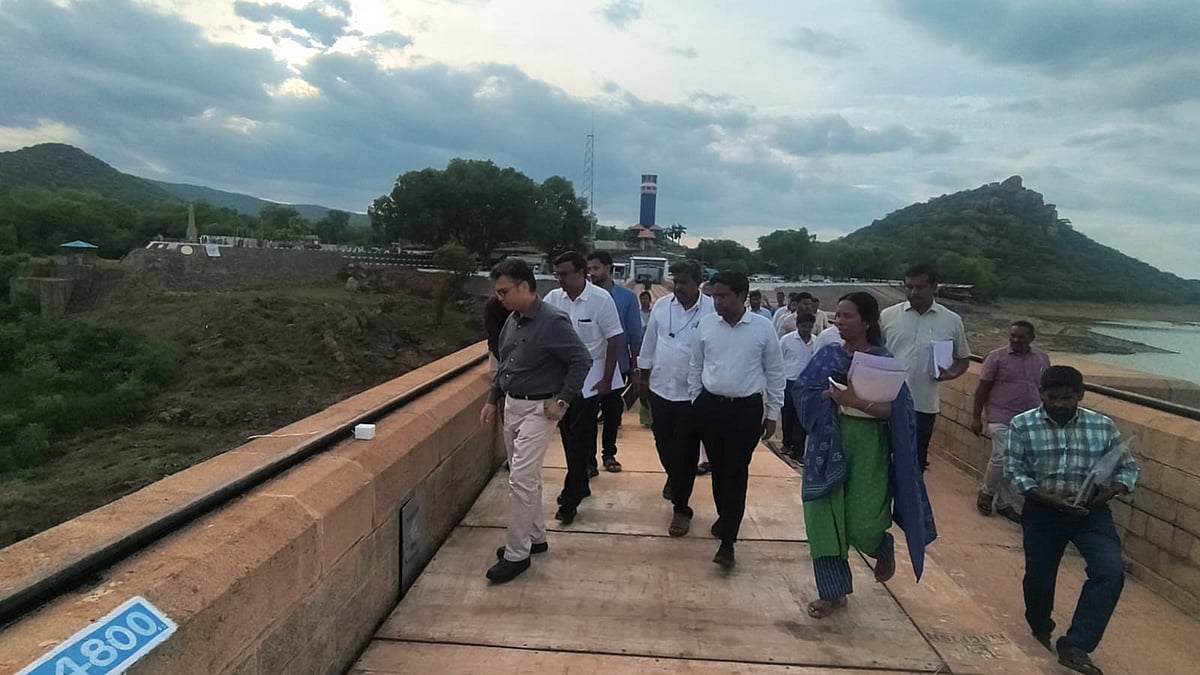 முதல்வர் வருகையையொட்டி முன்னேற்பாடு பணிகள் தீவிரம்: மேட்டூர் அணையில் நீர்வளத்துறை செயலாளர் ஆய்வு