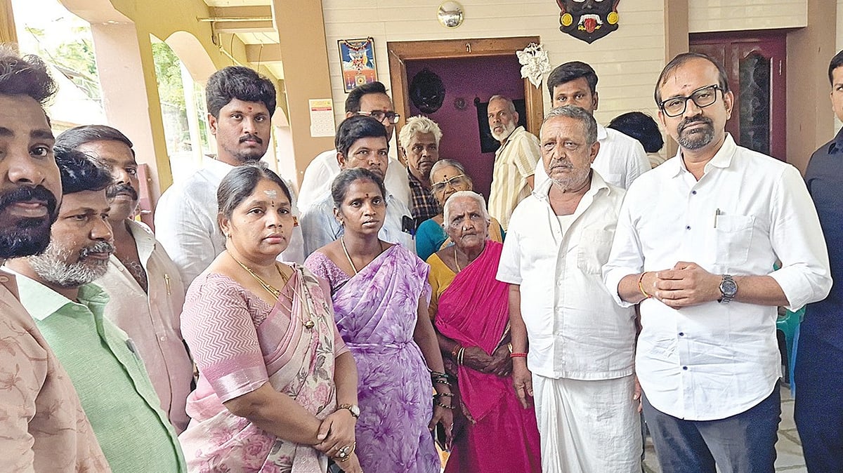 நேபாளத்தில் மீட்கப்பட்டு பாதுகாப்பாக உள்ள 219 தமிழர்கள் இன்று நள்ளிரவு சென்னை திரும்புவார்கள்: அமைச்சர் தகவல்