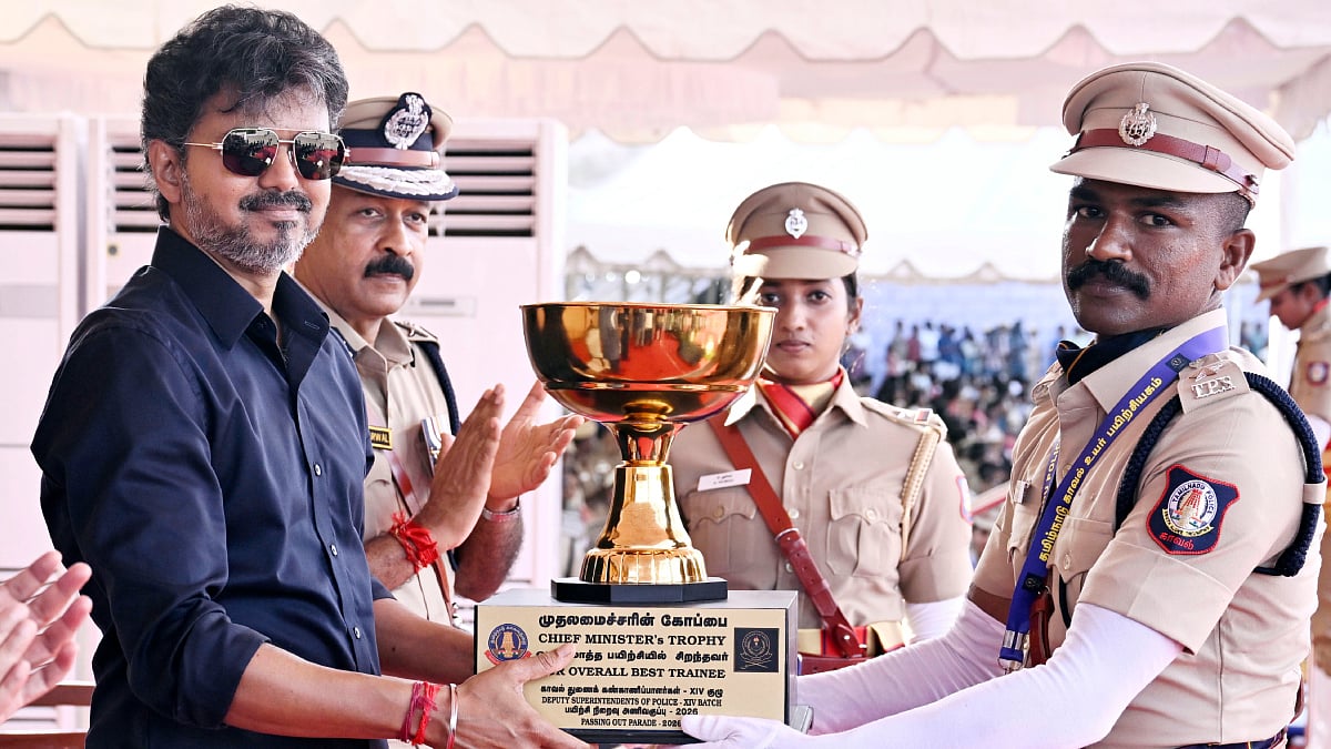 காவல் துணைக் கண்காணிப்பாளர்களுக்கான 14-வது குழுப் பயிற்சி நிறைவு: பதங்கங்கள் வழங்கினார் முதல்வர் விஜய்