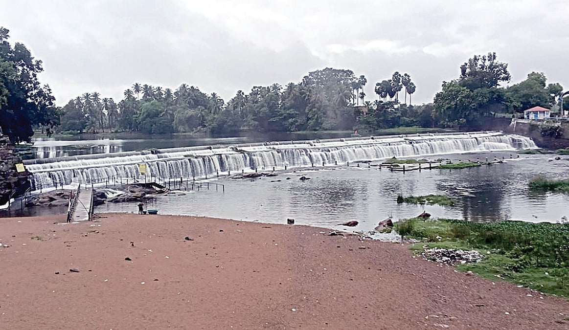 பவானி ஆற்றில் வெள்ளப்பெருக்கு கரையோர மக்களுக்கு அபாய எச்சரிக்கை