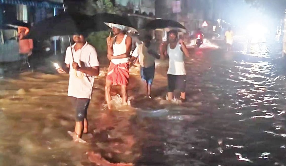 கள்ளக்குறிச்சியில் கனமழை: வீடுகளுக்குள் வெள்ளம் புகுந்தது, தரைப்பாலம் உடைந்தது