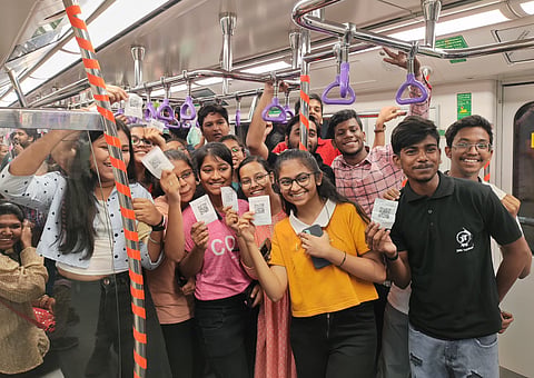 Happy faces on the metro 