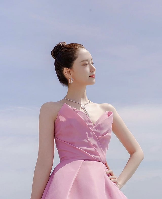 yoona pink dress SNSD's gorgeous YoonA for JIGOTT