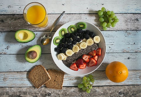 Here's how a balanced diet along with regular physical activity and quality sleep can help manage arthritis pain