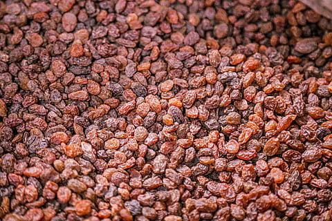 Here are the health benefits of having raisin water in the morning