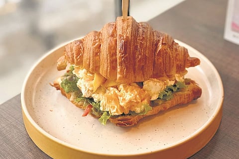 Mango avo croissant