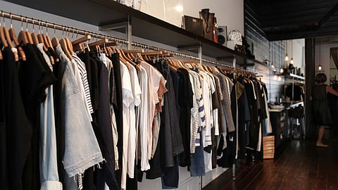 Here are two easy ways to fix creases on clothes without ironing