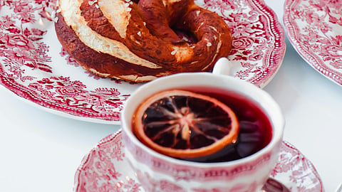 How to set up your high tea table? 