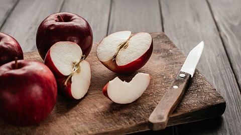 How to make sure that apple slices do not become brown? 