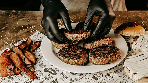 Kitchen hands to work efficiently with gloves on 