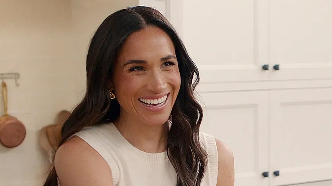 meghan markle's team denies claims she took a dress Meghan Markle Denies Claims She Kept $1,700 Dress from Photoshoot
