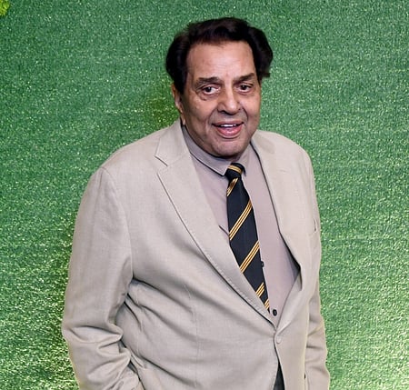 Dharmendra expresses his longing for his ‘pind’ in the final poem penned by him