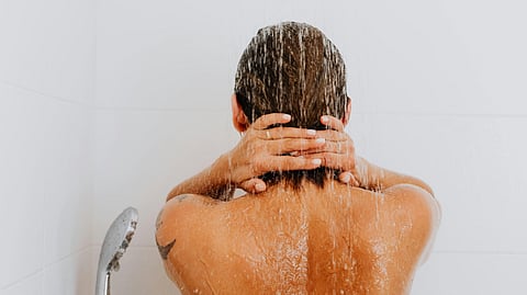 Does water temperature matter while having a hair wash? 