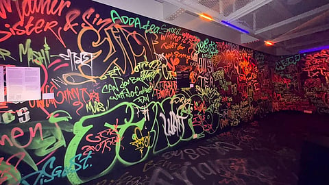 This series of artistic installation in Kolkata is based on street sensations. 