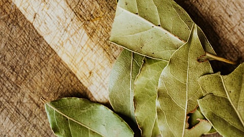 Taking bay leaves out of your food platter