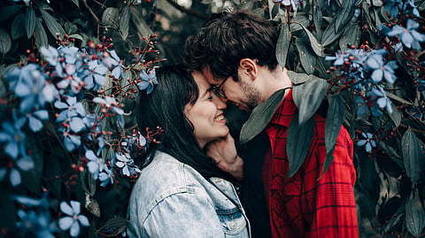 What is new dating trend, Future Faking?