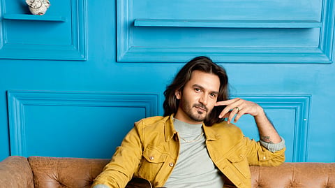 Gajendra Varma's Mud Ke Tu Aa is a song that gives a quiet reflection on realisation and emotions that arrive when it’s too late