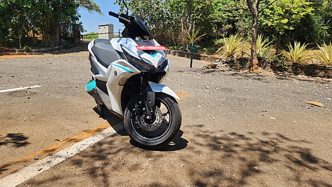 In terms of design and build, the scooter maintains its maxi-scooter stance, featuring a prominent double headlamp apron and large 14-inch wheels