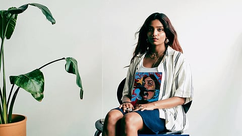 Zehra Marikar paints the quiet discomfort of the public eye in her latest Chennai exhibition 