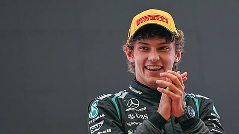 Kimi Antonelli defeats Lewis Hamilton in the 2026 F1 British Grand Prix Sprint 