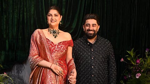 Rekha showers blessings on the paparazzi while Janhvi Kapoor takes over the dhol at sister’s party